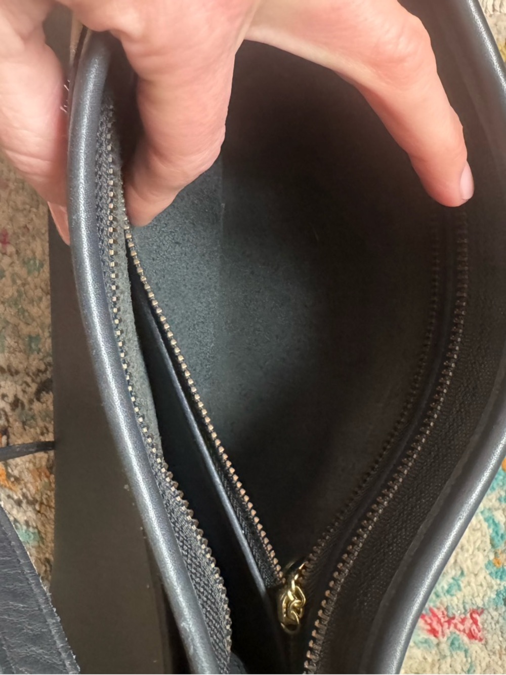 Vintage Coach 9944 Taylor Zip Genuine Leather Shoulder Bag in Navy - Picture 6 of 8